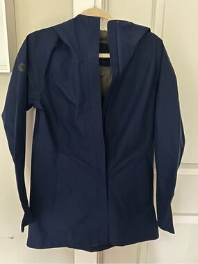 Mormont Navy Windbreaker
